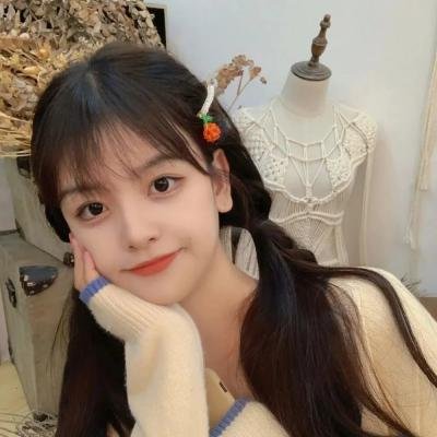 坐着的女人